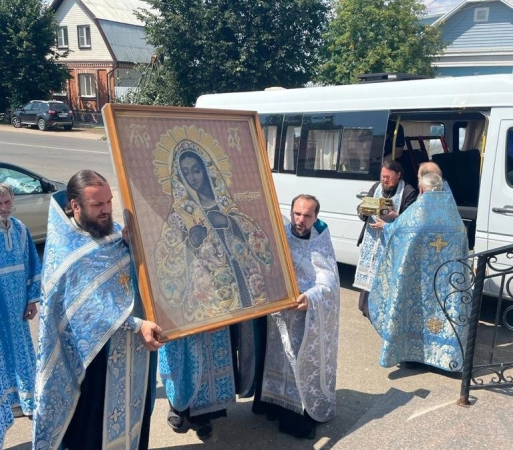 В настоящее время в нашем в регионе проходит традиционный крестный ход с Калужской иконой Божией матери